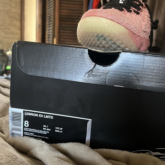 Lebron shoes pink - Picture 2 of 2